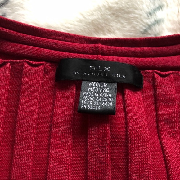 Red v-neck cropped shirt - Picture 2 of 2